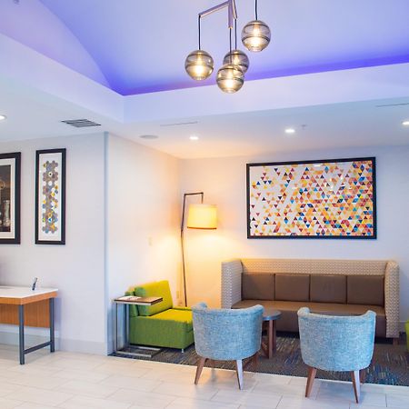 Holiday Inn Express Hotel & Suites Chester By Ihg Exterior foto