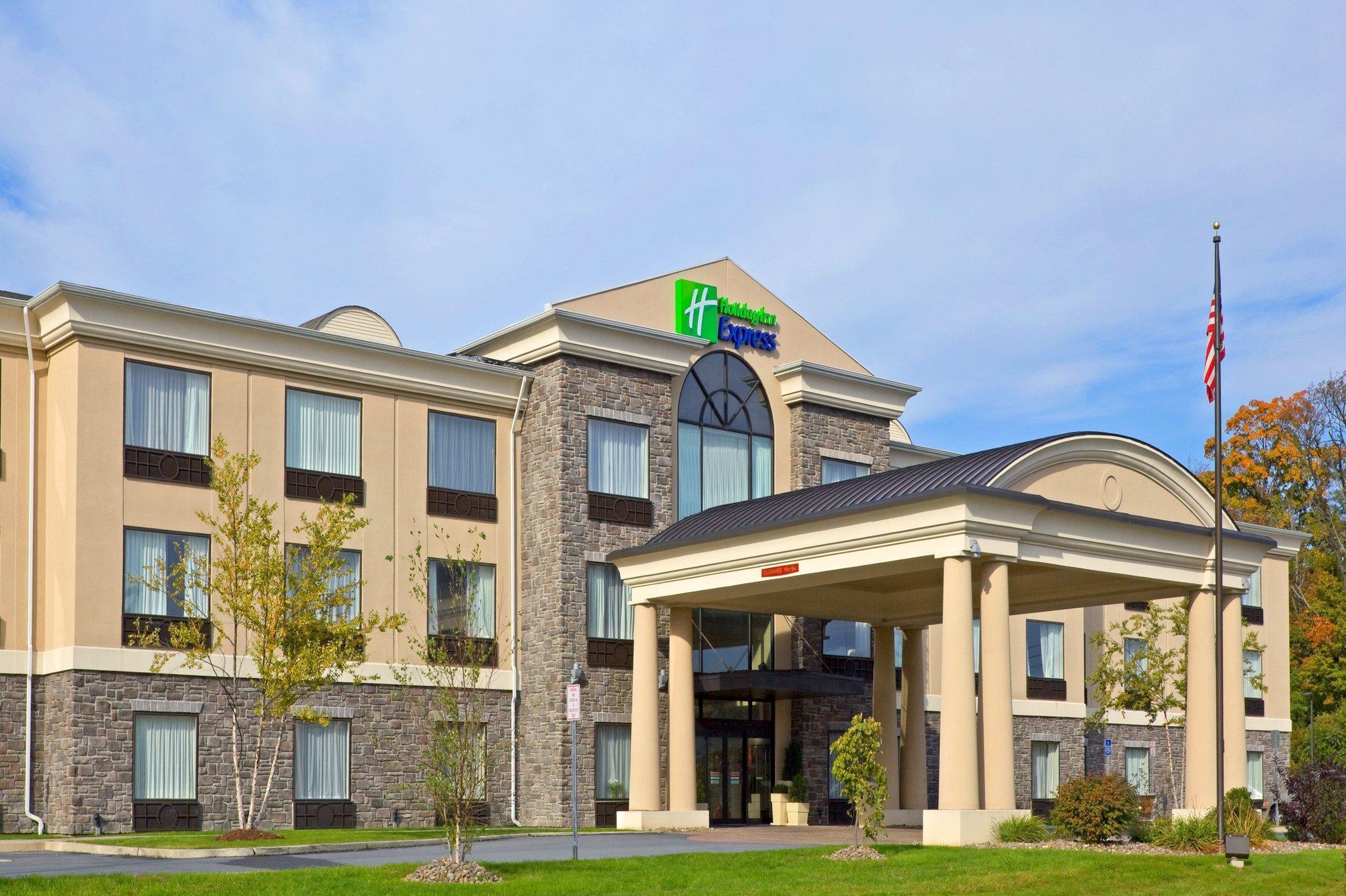 Holiday Inn Express Hotel & Suites Chester By Ihg Exterior foto