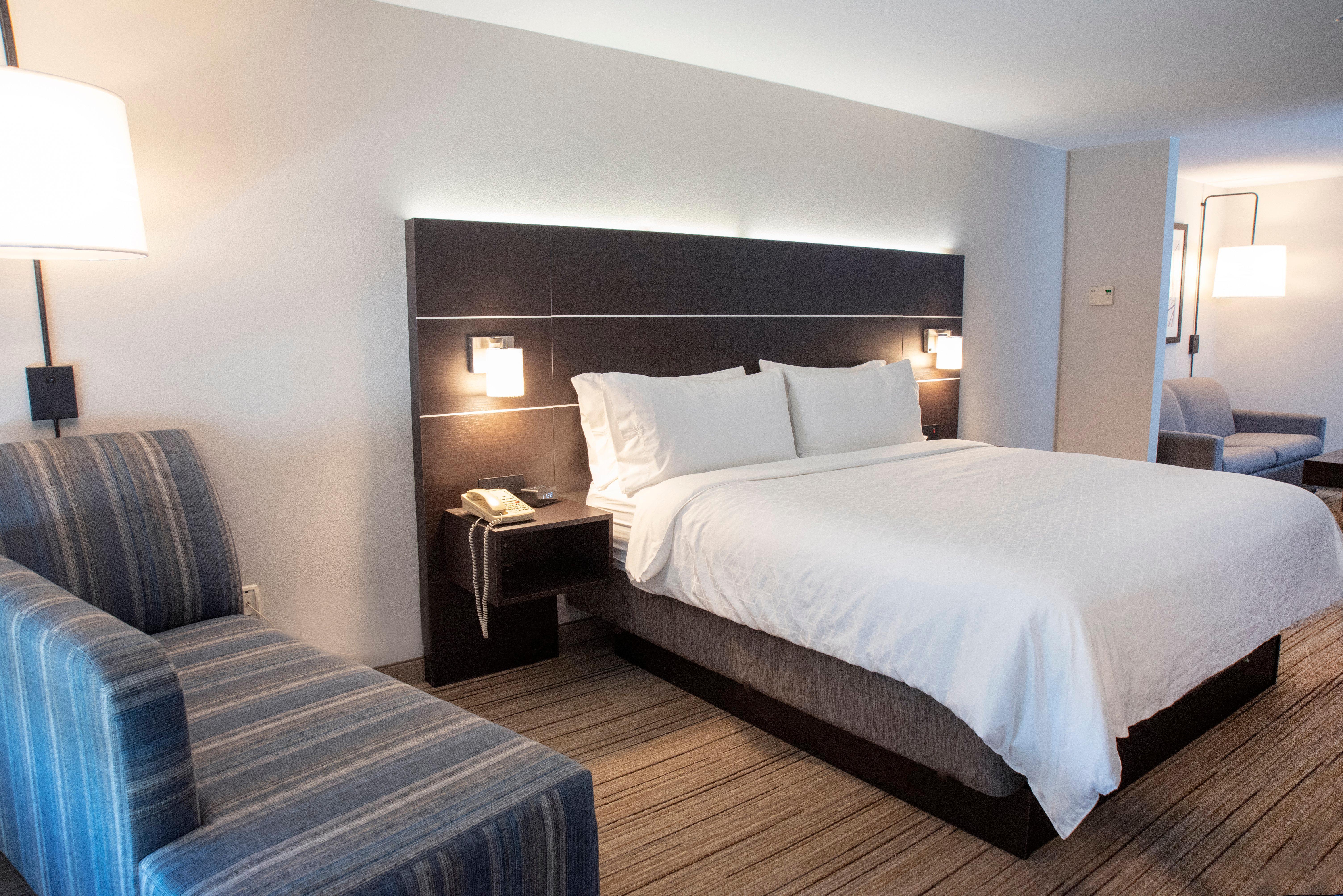 Holiday Inn Express Hotel & Suites Chester By Ihg Exterior foto