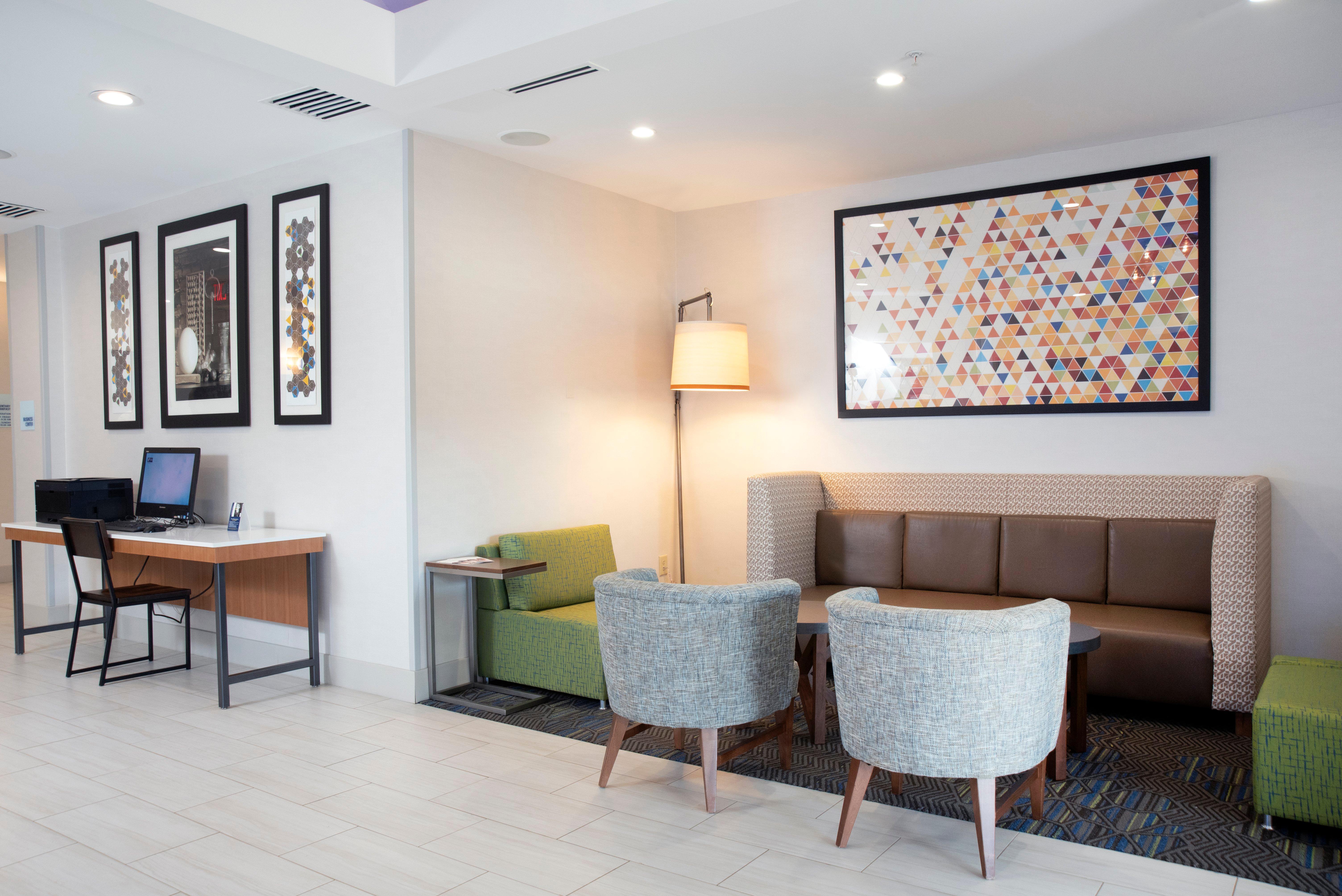Holiday Inn Express Hotel & Suites Chester By Ihg Exterior foto