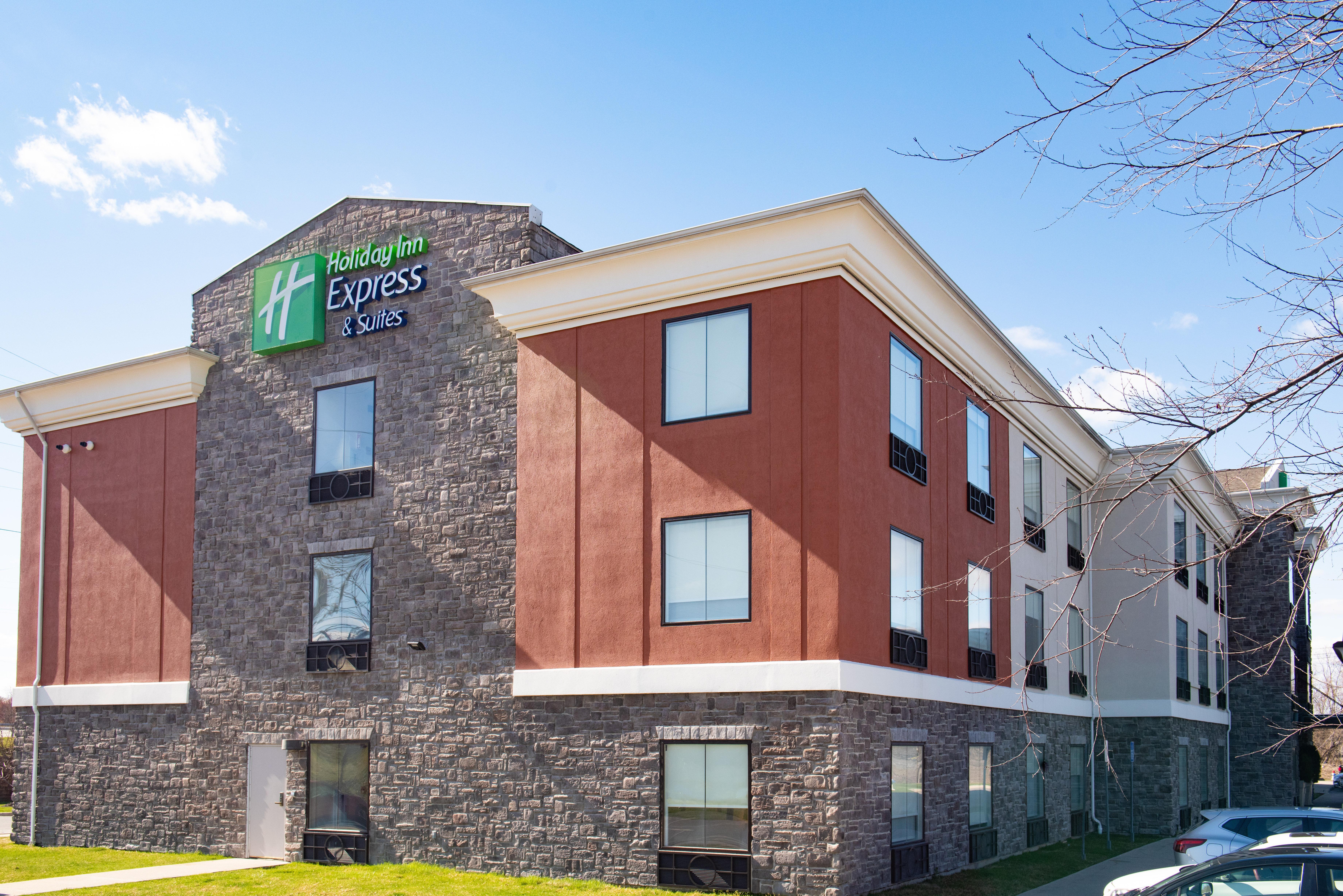 Holiday Inn Express Hotel & Suites Chester By Ihg Exterior foto