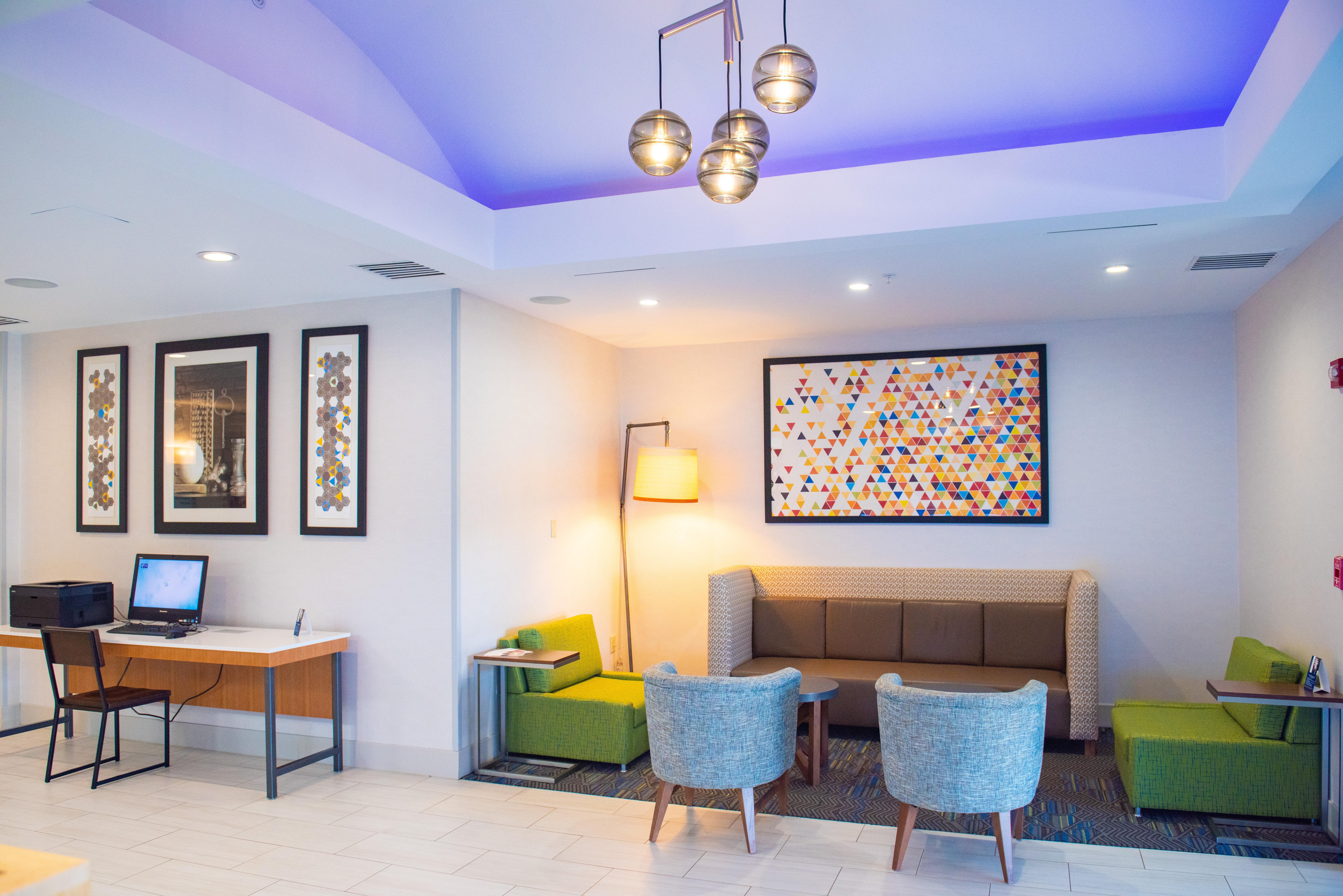 Holiday Inn Express Hotel & Suites Chester By Ihg Exterior foto